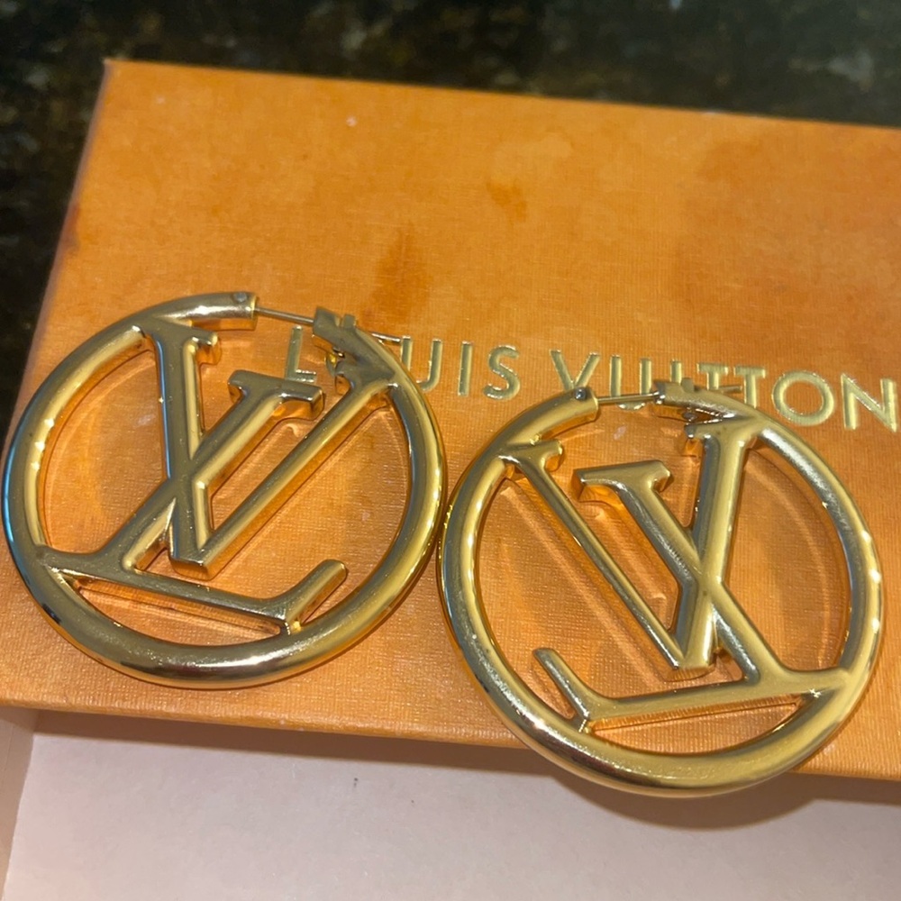 Louis Vuitton Louise hoop Gm earrings only worn one time